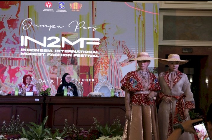 Rini Indriyani saat konferensi pers di Lobi Lantai 2 Balai Kota Surabaya/RMOLJatim