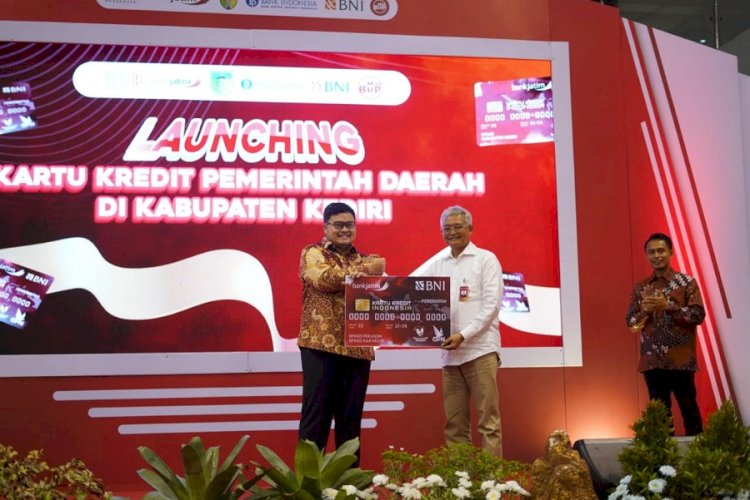 Bupati Kediri Hanindhito Himawan Pramana dan Direktur IT & Digital Bank Jatim Zulhelfi Abidin/Ist