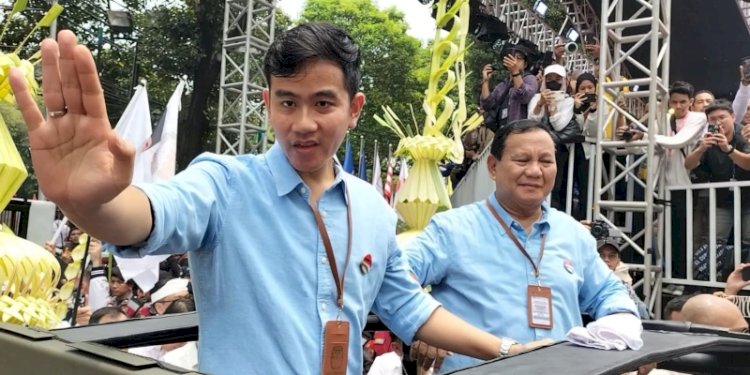 Cawapres Gibran Rakabuming Raka bersama capres Prabowo Subianto menuju KPU RI/Ist