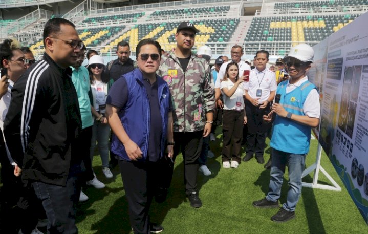 Wali Kota Eri mendampingi Ketum PSSI Erick Thohir, dan Menpora RI Dito Ariotedjo, meninjau tahap akhir di Stadion GBT/RMOLJatim