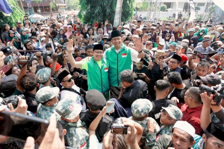 Anies Baswedan dan Muhaimin Iskandar di tengah para pendukungnya di Jember/Ist