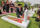 Ziarah di TMP Kusuma Bangsa, Wali Kota Eri: Semangat Pahlawan Terus Membara di Hati Arek Suroboyo