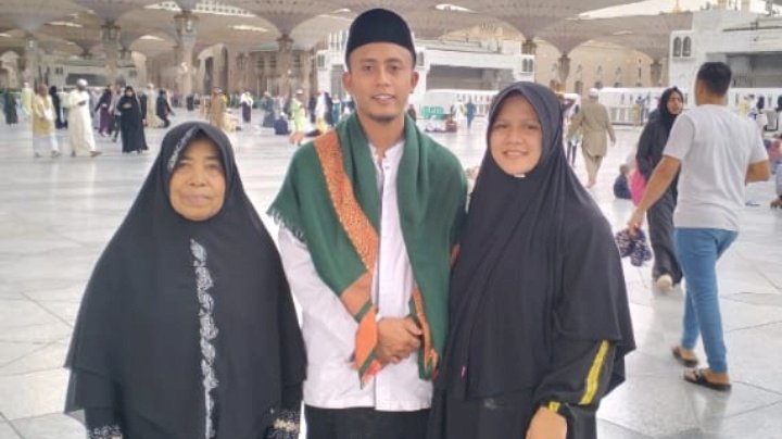 Foto: Muhammad Eko, bersama keluarga bersama saat di Madinah