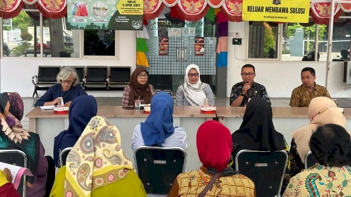 Warga Medokan Ayu keluhkan layanan pengurusan dokumen 