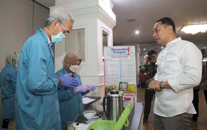 Wali Kota Eri memantau BBPOM Surabaya mengecek sampel makanan pedagang SWK/RMOLJatim