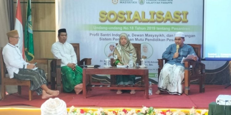 Sosialisasi UU No 18 Tahun 2019 tentang Pesantren di Pondok Pesantren Salafiyah Syafiiyah, Sukorejo, Situbondo, Jawa Timur, Kamis (2/11)/Ist