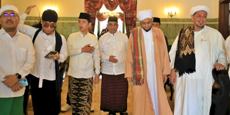 Sekretaris Jenderal Partai Gerindra Ahmad Muzani bersama Walikota Solo Gibran Rakabuming Raka, kompak hadir dalam Haul Al Habib Ali bin Muhammad Al Habsyi di Masjid Riyadh, Solo, Jawa Tengah/Ist