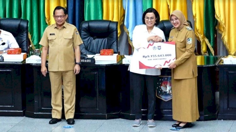 Bupati Ipuk bersama Menkeu Sri Mulyani/Humas Pemkab Bwi