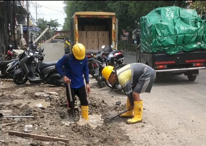 Pembuatan saluran drainase di wilayah Manukan/RMOLJatim