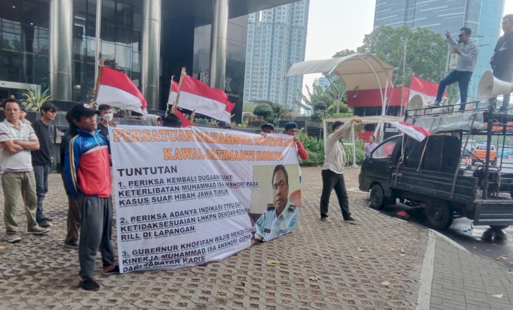 Massa saat demo depan gedung KPK/Ist