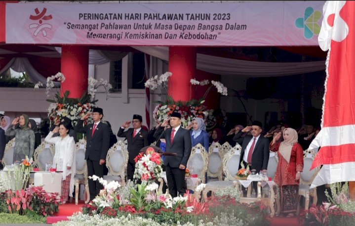 Wali Kota Eri menjadi inspektur upacara Peringatan Hari Pahlawan dan Hari Kesehatan Nasional Tahun 2023/RMOLJatim