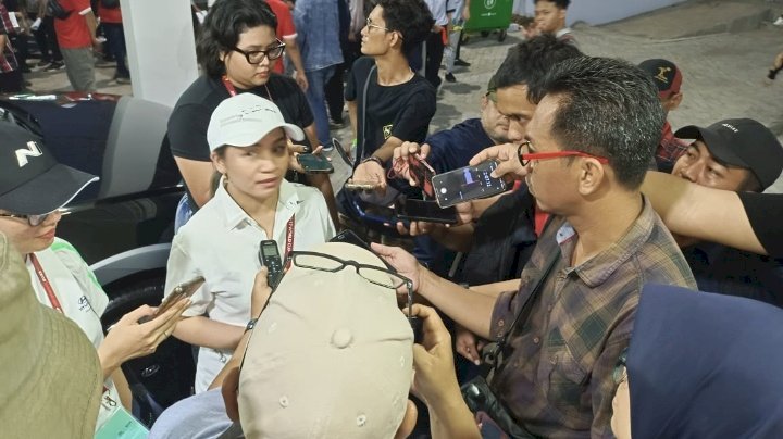 Suasana sebelum pertandingan di Gelora Bung Tomo Surabaya 