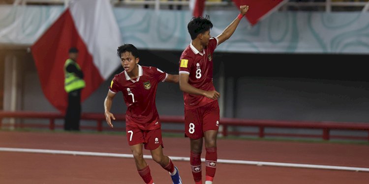 Arkhan Kaka (kanan) merayakan gol pertamanya bagi Indonesia di Piala Dunia U-17 2023/PSSI