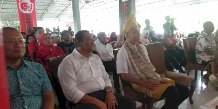 Bacapres Ganjar Pranowo mengunjungi markas Ganjarian Sumut didampingi Rapidin Simbolon dan Paul Baja M Siahaan/Ist