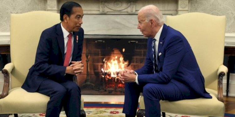 Presiden RI, Joko Widodo dan Presiden AS, Joe Biden saat bertemu di Washington pada Senin, 13 November 2023/Reuters