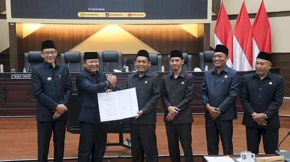 Persetujuan bersama Bupati Jember dengan Pimpinan DPRD Jember terhadap perda penyertaan modal pada PDP Kahyangan/Ist