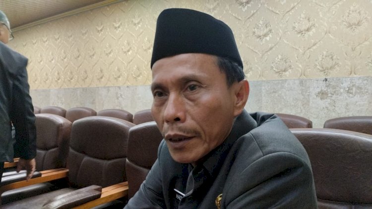 Foto: Sekda Kabupaten Jember, Hadi Sasmito, saat memberikan keterangan pers di gedung DPRD Jember / RMOLJatim