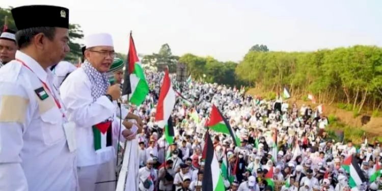 Ribuan warga menghadiri Aksi Bela Palestina di kawasan Stadion Wibawamukti, Kelurahan Sertajaya, Kecamatan Cikarang Timur, Kabupaten Bekasi, Minggu (19/11)/Ist