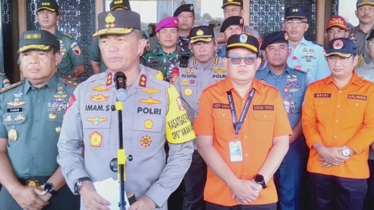 Kapolda Jatim Irjen Pol Imam Sugianto memberikan keterangan pers terakit kecelakaan di Lumajang/ net