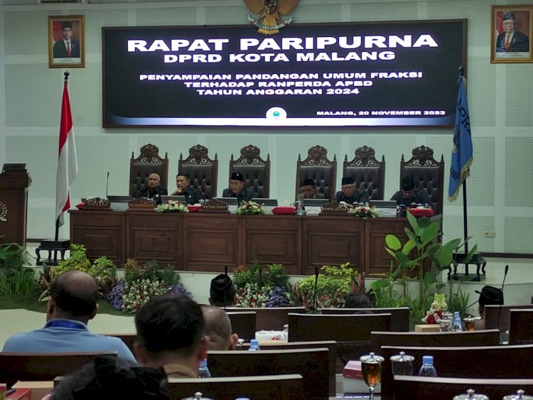 Suasana Rapat Paripurna saat Sejumlah Fraksi DPRD Kota Malang sampaikan Pandangan Umum terhadap Ranperda APBD TA 2024/RMOLJatim