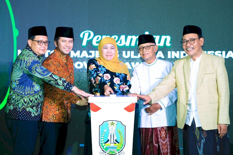 Gubernur Jawa Timur Khofifah Indar Parawansa meresmikan Gedung MUI Tower Jatim di Jalan Raya Wisma Pagesangan, Surabaya, Selasa (21/11)/Ist