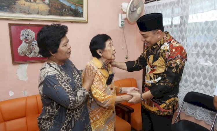  Wali Kota Eri takziah ke rumah korban Laka Lumajang di Gubeng/RMOLJatim