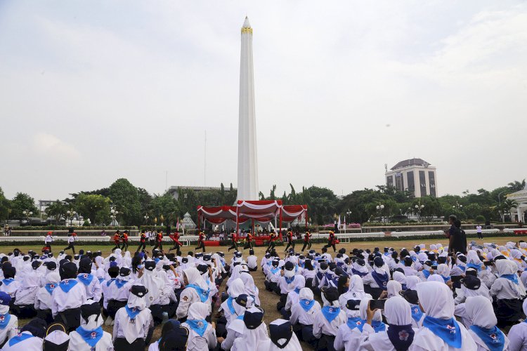 Pengukuhkan 2.000 anggota PMR dan Relawan PMI di Lapangan Monumen Tugu Pahlawan/ist