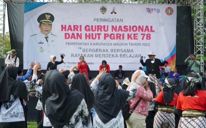 Peringatan Hari guru di GOR Pangeran Timur Caruban Madiun/ist