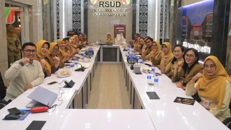 Bupati Mojokerto Ikfina Fahmawati meresmikan sistem aplikasi rawat luka di rumah (Siap Ramah) berbasis platform digital milik RSUD Prof. dr. Soekandar  /ist