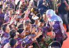 Terima Penghargaan 'Ibu Perangkat Desa Jatim’ dari PPDI Jatim, Gubernur Khofifah: Terimakasih Perangkat Desa Atas Seluruh Dedikasi untuk Jatim