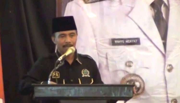 Ketua Komisi C, Fathol Arifin saat memberikan materi/RMOLJatim