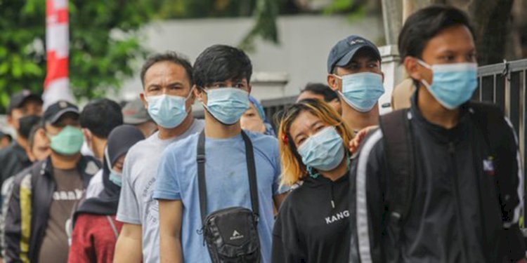 Ilustrasi warga memakai masker saat beraktivitas di tengah pandemi Covid-19/Net