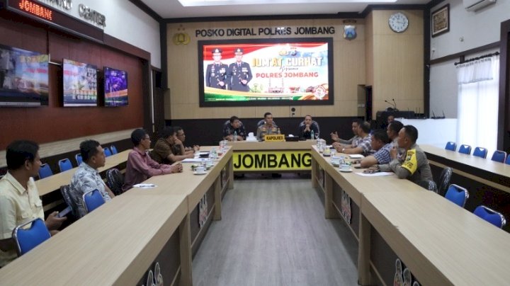 Poto - Polres jombang dan penyelenggara pemilu dalam silaturahmi jumat curhat