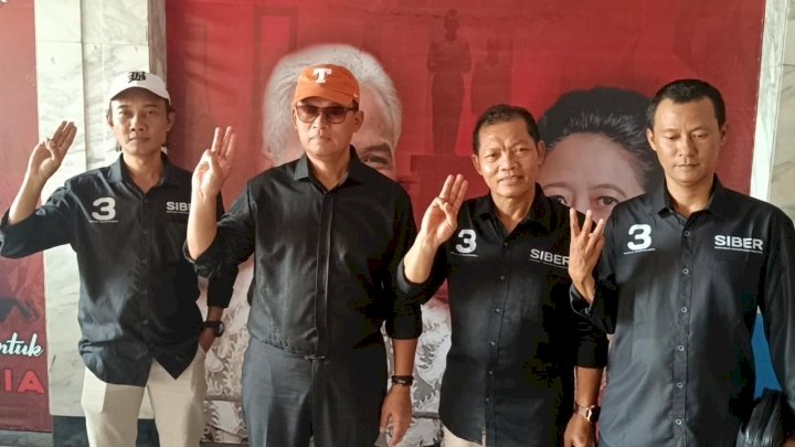 Relawan Siber Ketua Siber, Tedi Supriadi bersama Sekjen Siber Nuryadi