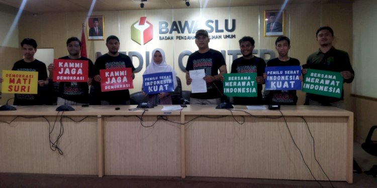 Deklarasi Satuan Tugas (Satgas) Jaga Demokrasi Koalisi Aksi Mahasiswa Muslim Indonesia (KAMMI), di Media Centre Bawaslu RI, Jalan MH Thamrin, Gondangdia, Menteng, Jakarta Pusat, Jumat (8/12)/RMOL