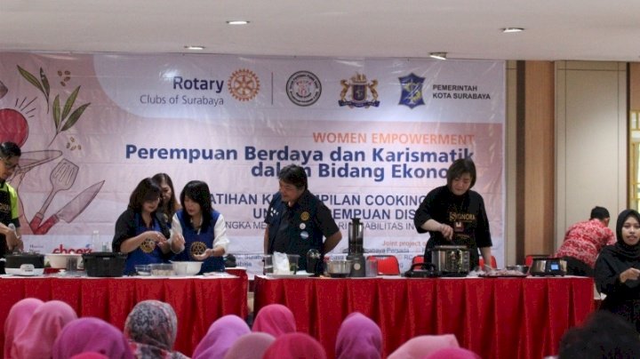 Teks foto: Pelatihan memasak bagi perempuan disabilitas/ist