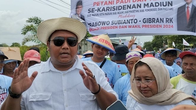 Keterangan foto : Ketua Relawan Prabowo Pembela Petani, Yudi Samhana bersama Pembina Relawan Peduli Petani Naniek S Deyang/ist.