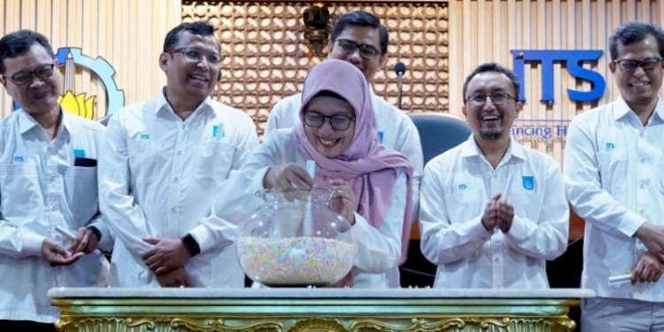 Proses pengambilan nomor urut untuk 20 Bacarek ITS periode 2024-2029/Ist