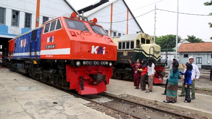 Kereta api di Depo/ iat