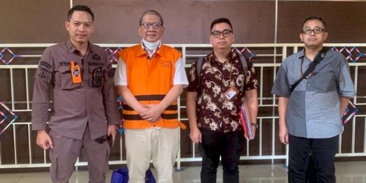  Advokat Laurenzius C.S. Sembiring (rompi oranye) dijebloskan KPK ke Lapas Klas I Surabaya/Ist