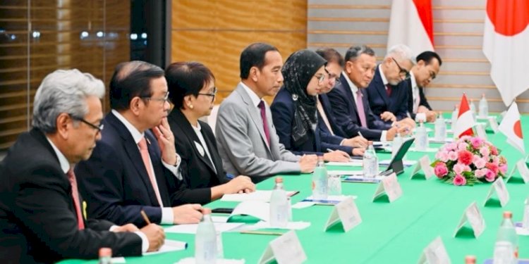 Presiden Joko Widodo melakukan pertemuan bilateral dengan Perdana Menteri (PM) Jepang Fumio Kishida di Kantor PM Jepang, Tokyo, Sabtu (16/12)/Ist