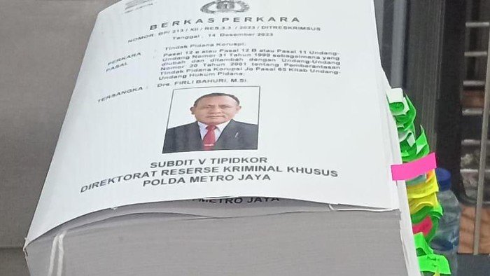 Berkas Perkara Firli Bahuri yang sudah dilimpahkan ke Kejaksaan Tinggi DKI Jakarta.