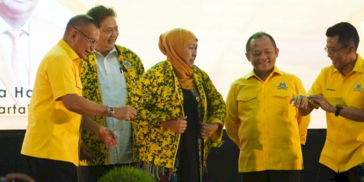 Khofifah Indar Parawansa berbaju Golkar usai terima rekom/Ist