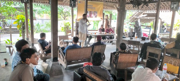Narasumber Dr AK Supriyanto sedang menjelaskan hakikat gerakan kewajaran di depan audiens/Ist