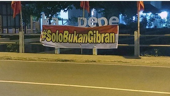Spanduk "Solo Bukan Gibran" di kawasan Gilingan Solo/RMOLJateng