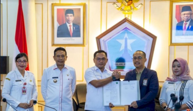  Bapenda Kota Malang saat melakukan penandatanganan perjanjian kerjasama dengan PT. PLN (Persero) UP3 Malang/Ist