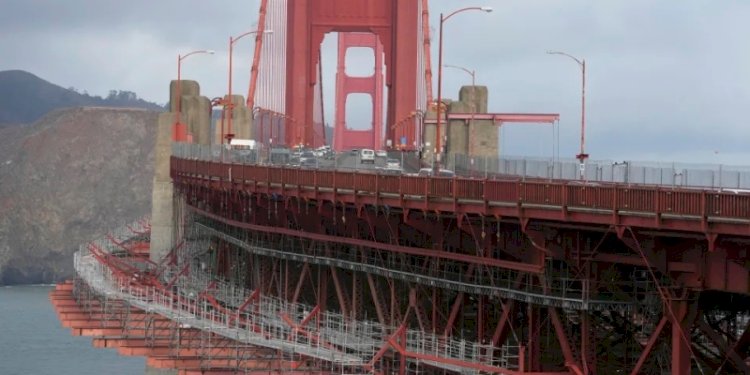 Pembangunan jaring di Jembatan Golden Gate, San Francisco/Disway