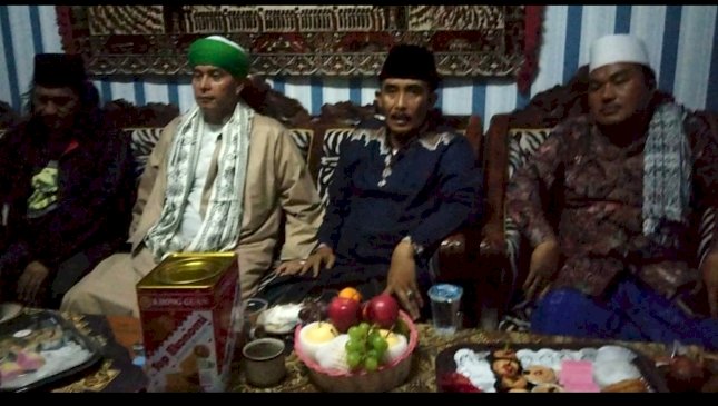 Pengasuh Ponpes Babussalam Malang, KH Thoriq Bin Ziyad (dua dari kanan)/RMOLJatim