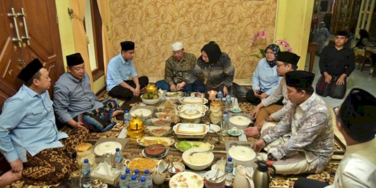 Gibran Rakabuming Raka silaturahmi ke Pondok Pesantren Buntet Cirebon, Jawa Barat pada Sabtu (6/12)/Ist