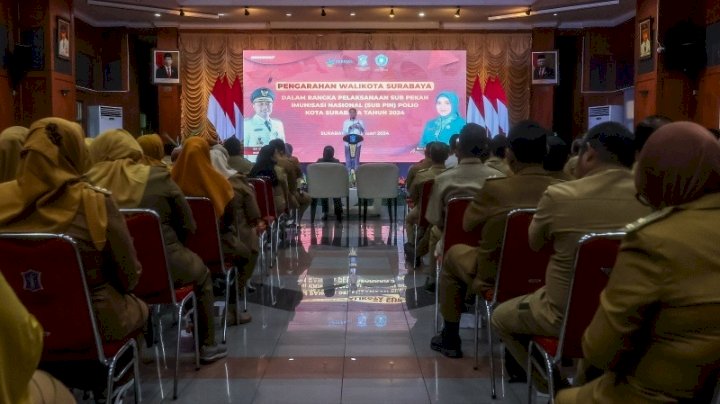 Teks foto: Wali Kota Eri memberikan pengarahan di Graha Sawunggaling/RMOLJatim